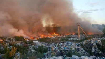 На Буковині через спалювання сміття виникла масштабна пожежа