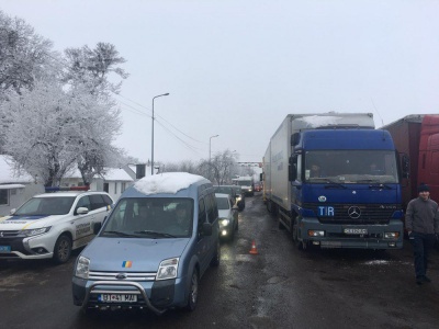 На «Порубному» автомобілі пропускають у звичному режимі, - поліція