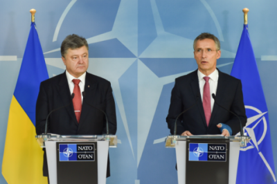 Порошенко та Столтенберг домовилися провести термінове засідання комісії Україна-НАТО