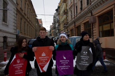 У Чернівцях студенти закликали перехожих не панікувати через воєнний стан - фото