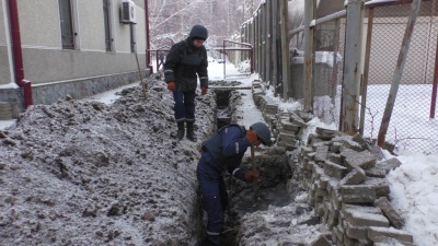 У Чернівцях рятувальники на території казначейства знешкодили гранату - фото