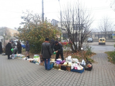 Просто розбігаються: поліція пояснила, чому процвітає стихійна торгівля у Чернівцях