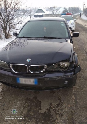 У Чернівцях BMW зіткнулося з Mitsubishi: п'яний водій втік з місця ДТП - фото