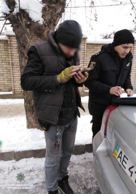 У Чернівцях затримали водія, який керував автівкою «під кайфом»