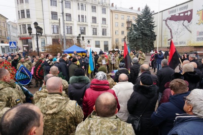 У центрі Чернівців попрощалися із Сергієм Проданюком, який загинув на фронті - фото