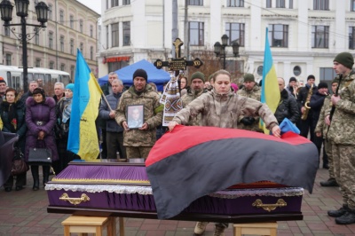 У центрі Чернівців попрощалися із Сергієм Проданюком, який загинув на фронті - фото