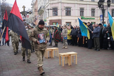 У центрі Чернівців попрощалися із Сергієм Проданюком, який загинув на фронті - фото