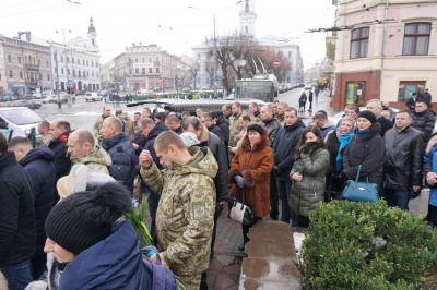 У центрі Чернівців попрощалися із Сергієм Проданюком, який загинув на фронті - фото