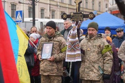 У центрі Чернівців попрощалися із Сергієм Проданюком, який загинув на фронті - фото