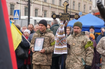 У центрі Чернівців попрощалися із Сергієм Проданюком, який загинув на фронті - фото