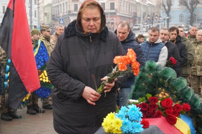 У центрі Чернівців попрощалися із Сергієм Проданюком, який загинув на фронті - фото