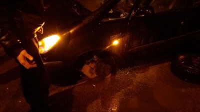 У Чернівцях автівка потрапила у глибоку яму: Продан став свідком і не допоміг постраждалим - фото