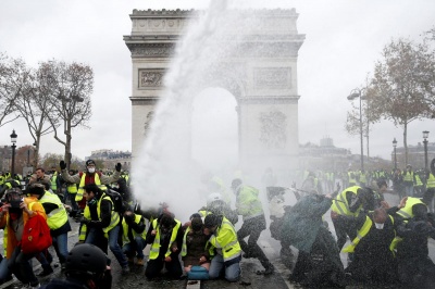 Міністр фінансів Франції назвав протести "катастрофою для економіки"