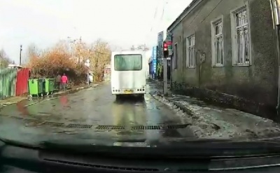 У Чернівцях після скарги чоловіка у Facebook поліція оштрафувала водія маршрутки