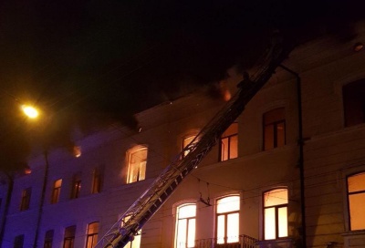 Пожежа в центрі Чернівців: попередньо - жертв немає