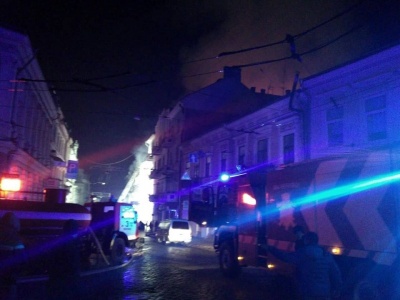 Масштабна пожежа в центрі Чернівців: що відомо на цей час