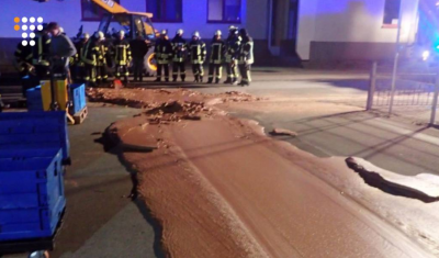 На фабриці в Німеччині на асфальт вилилося близько тонни шоколаду