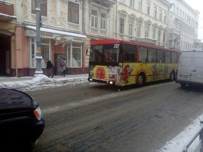 У тролейбусному управлінні Чернівців пояснили, чому в місті виник транспортний колапс