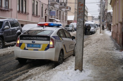 У центрі Чернівців шукали вибухівку: вулицю Шкільну тимчасово перекрили - фото