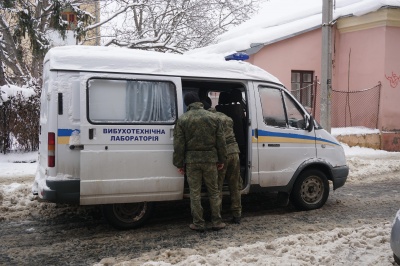 У центрі Чернівців шукали вибухівку: вулицю Шкільну тимчасово перекрили - фото