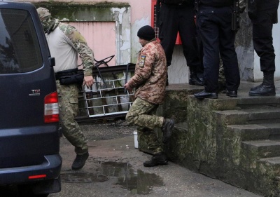 В окупованому Криму суд залишив під арештом двох захоплених українських моряків