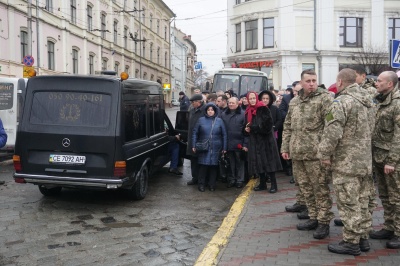 Чернівці попрощалися з молодим бійцем Ігорем Тарновецьким - фото