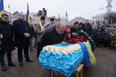 Чернівці попрощалися з молодим бійцем Ігорем Тарновецьким - фото