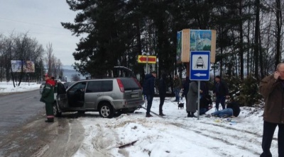 На Буковині позашляховик збив пішохода: у постраждалого перелом - фото