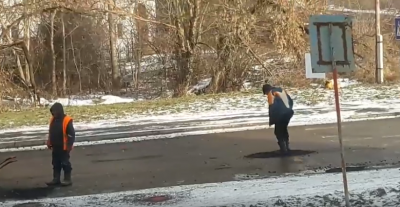 Як у Чернівцях латають ями на дорогах: мережу обурило відео