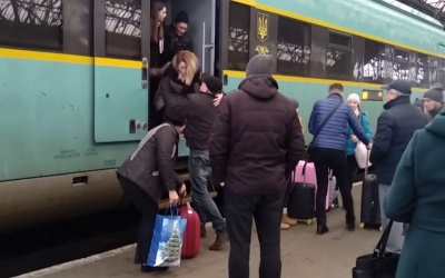 Відео латання ям та хабар посадовця. Головні новини Чернівців 3 січня