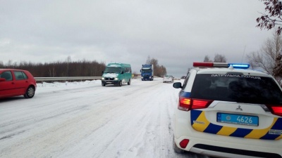 Снігова негода: яка ситуація на автошляхах Буковини - фото