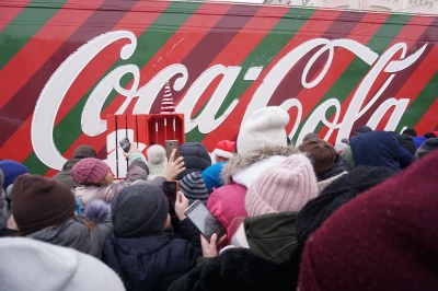 До Чернівців приїхала славнозвісна вантажівка Coca-Cola - фото