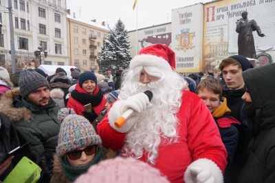 До Чернівців приїхала славнозвісна вантажівка Coca-Cola - фото