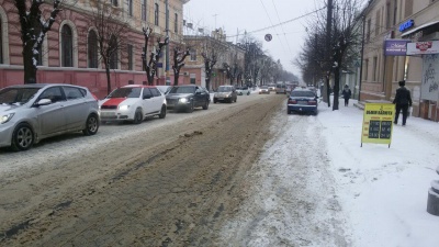 Снігова негода: у поліції повідомили про ускладнення руху транспорту на трасах Буковини