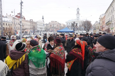 На Центральній площі розпочався фестиваль колядок - фото