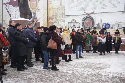 На Центральній площі розпочався фестиваль колядок - фото