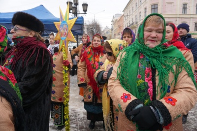 На Центральній площі розпочався фестиваль колядок - фото