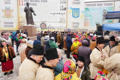 На Центральній площі розпочався фестиваль колядок - фото