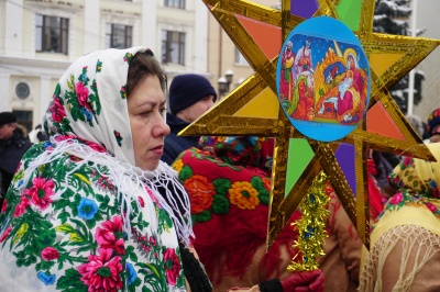 На Центральній площі розпочався фестиваль колядок - фото