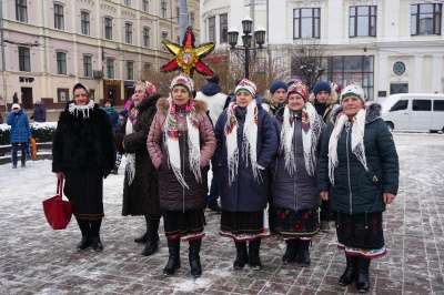 На Центральній площі розпочався фестиваль колядок - фото