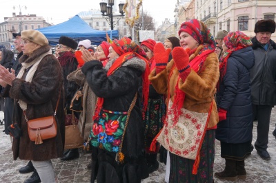 На Центральній площі розпочався фестиваль колядок - фото