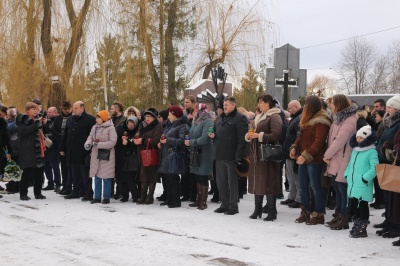 У Чернівцях родичі героїв Небесної сотні з усієї України вшанували пам’ять загиблих на Майдані та в АТО буковинців