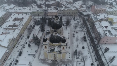 Собор у центрі Чернівців показали з висоти пташиного польоту – відео