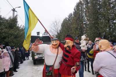 Вікінги та величезний слон: чим дивували маланкарі у Вашківцях - фото