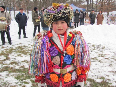 У Чернівцях сотні людей у колі заспівали колядку - фото