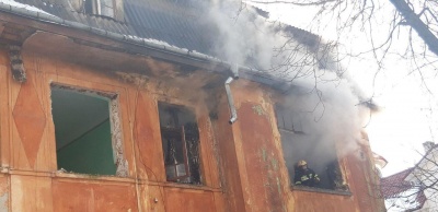 У Чернівцях раптово загорівся будинок на вулиці Максимовича