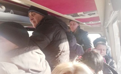 «Не тріпайте мені нерви!»: пасажирів автобуса «Чернівці–Москва» перевозили в нелюдських умовах