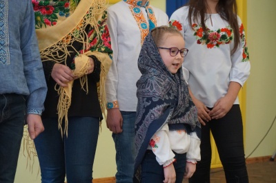 У Чернівцях заколядували 800 школярів - відео