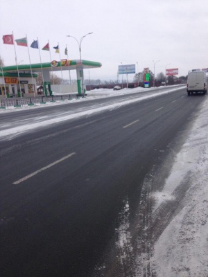 На трасі Чернівці-Порубне дорожнє покриття засніжене