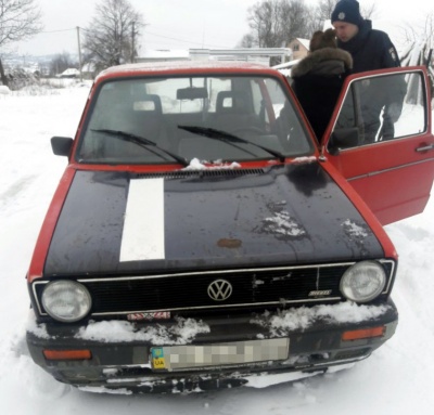 У Сторожинці п'яна 16-річна дівчина викрала автівку - фото